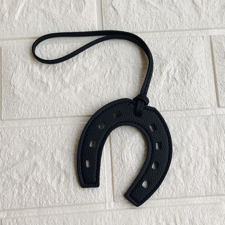 Leather Horse Hoof Horseshoe Keychain Handbag Key Chains Keyring Holder Charm Bag Purse Accessories for Women And Girls